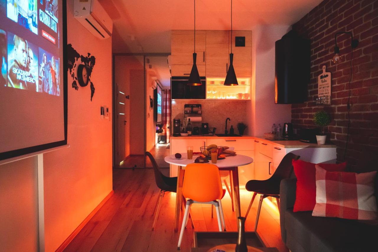 Movie Jacuzzi Apartment At The Main Station By Noclegi Renters Krakow Exterior photo