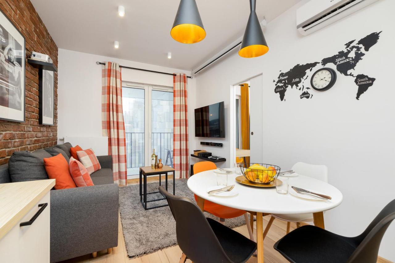 Movie Jacuzzi Apartment At The Main Station By Noclegi Renters Krakow Exterior photo
