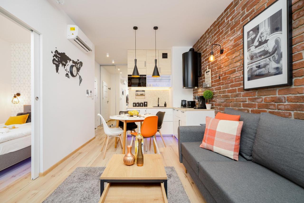 Movie Jacuzzi Apartment At The Main Station By Noclegi Renters Krakow Exterior photo